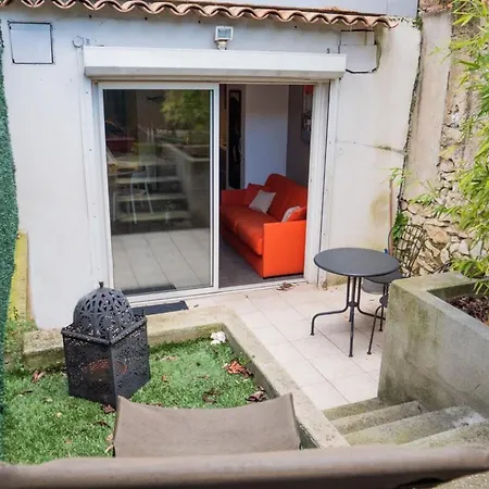 Le Jardinet - With Office In The Center!