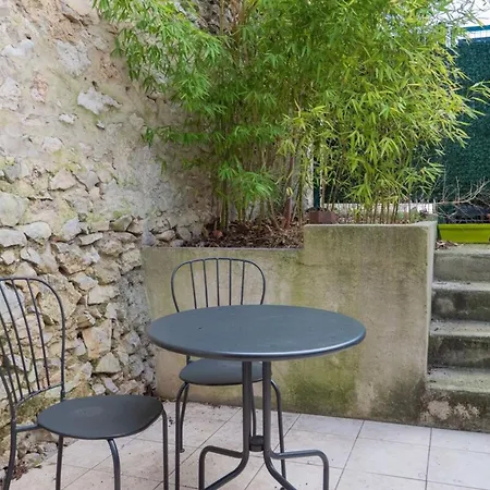 Le Jardinet - With Office In The Center!