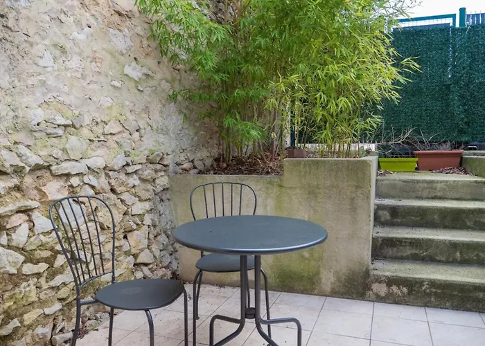 Le Jardinet - With Office In The Center!
